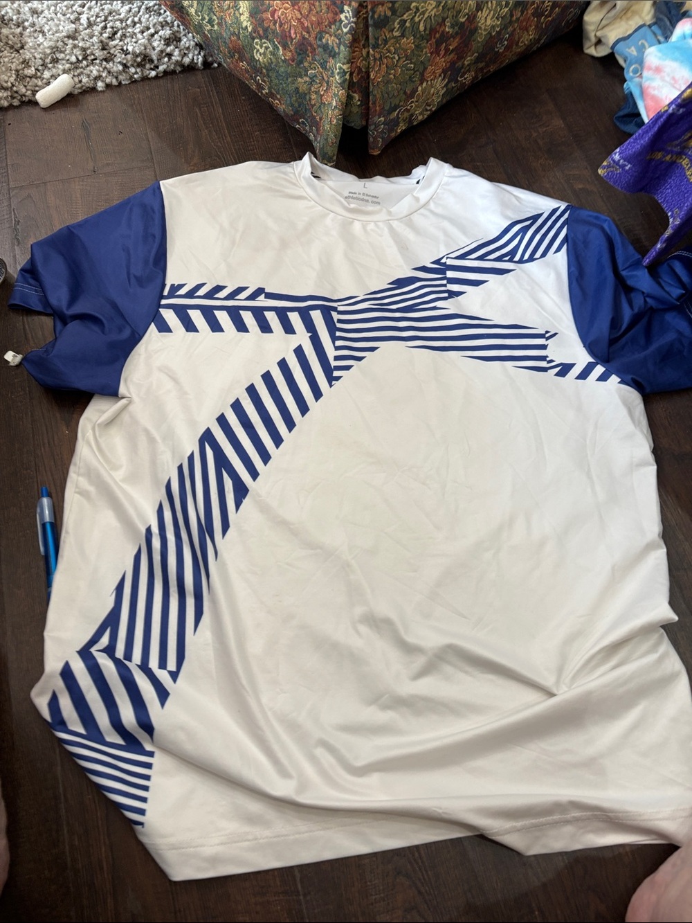 Men's White & Blue Graphic Short-Sleeve Shirt